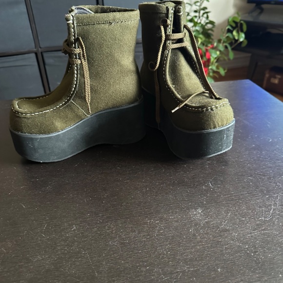 Boots - Picture 3 of 5